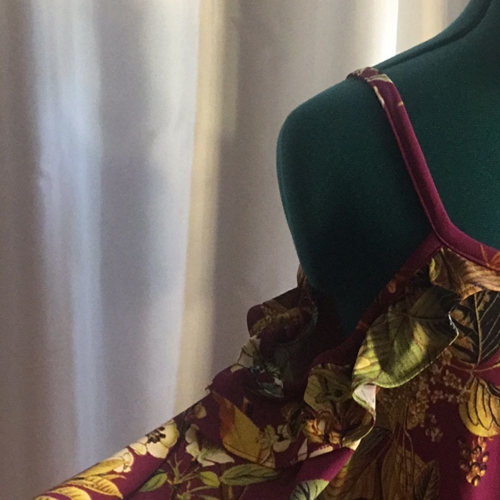 Boldly flowered dress with long sleeves, cold shoulder style in size large - Picture 4 of 14